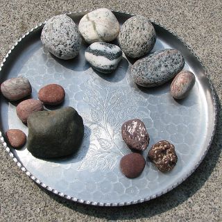 There are no sea shells on the Superior shores, but there are are lots of different type stones. In this photo, the rocks on the top are from the Superior Provincial Park on the eastern shore, lower left are from the north western shore, and bottom right, from the Keweenaw area (Copper country)