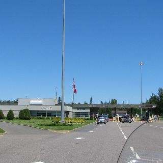 Canadian border checkpoint. : Alan