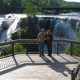 Tourists at Kakabeka Falls. : Alan