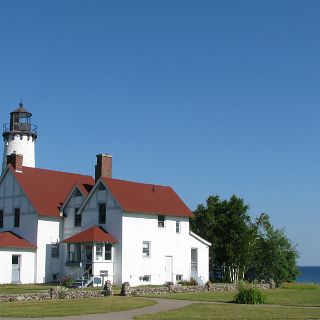 Oh the shores of Whitefish Bay. Iroquois Light : Alan