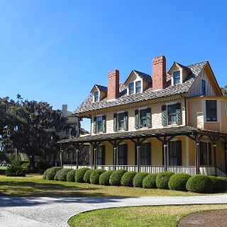 Live oaks At the Jekyll Island Club : Camping, Okefenokee trip