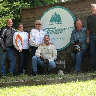 Howling camera group shot -Dennis, Diana, Gail, John, Susan & me at Frozen head : Alan