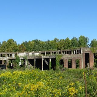 Along the way we came upon this old Roundhouse. This is the first one of these I have ever seen still standing.