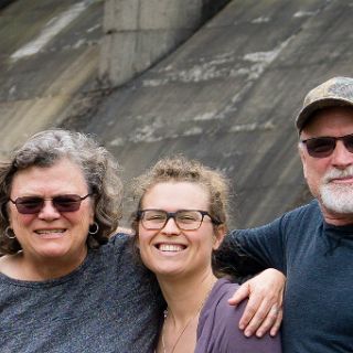 Loyalhanna Dam visitors : Alan Jones, Rosemary Jones, Susan Jones