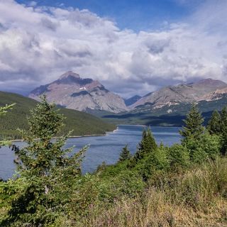 Two Medicine lake : Touring