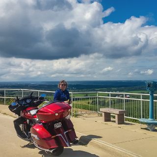 Near Guttenburg, Iowa. Overlooking the Miss valley with Wisconsin on the other side of the river : Touring