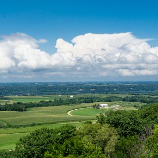 Near Guttenburg, Iowa. Overlooking the Miss valley with Wisconsin on the other side of the river : Touring