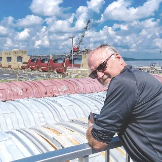 Davenport, Iowa. Lock and Dam 13 : Touring