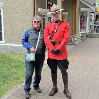 Waterton Lake National park and the town of Wateron Park. : Touring