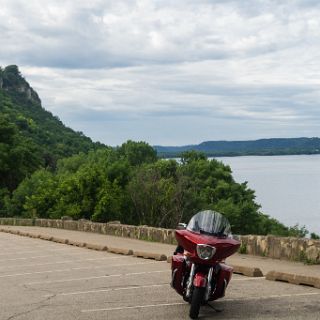 Up the Great River Road on the Wisconsin side. : Touring