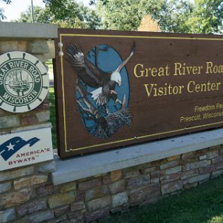 Great River Road Visitor and Learning Center. Prescott WI : Touring