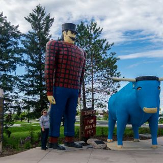 Paul Bunyan & Babe the Blue Ox Statues. Bemidji, MN : Touring