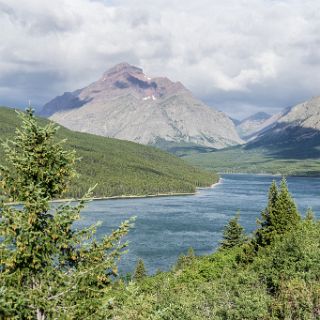 Two Medicine lake : Touring