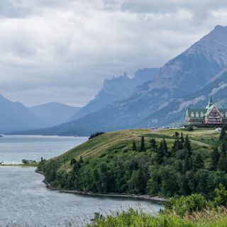 Waterton, Alberta, CN : Touring