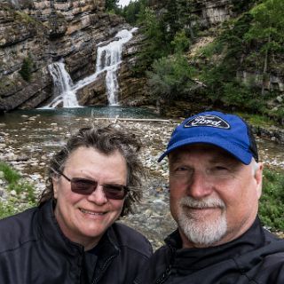 Waterton Lake National park and the town of Wateron Park. : Touring