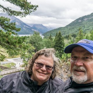 Waterton Lake National park and the town of Wateron Park. : Touring