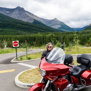 Waterton Lake National park and the town of Wateron Park. : Touring