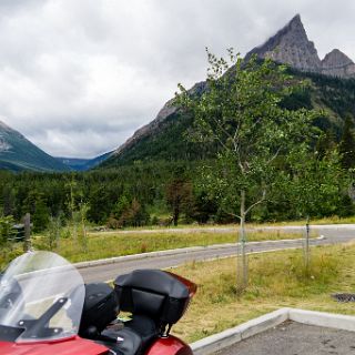 Waterton Lake National park and the town of Wateron Park. : Touring