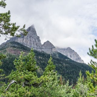 Waterton Lake National park and the town of Wateron Park. : Touring