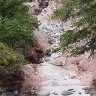 Waterton Lake National park and the town of Wateron Park. : Touring