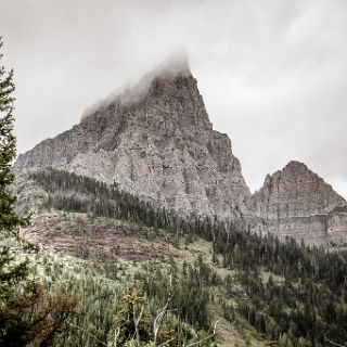 Waterton Lake National park and the town of Wateron Park. : Touring