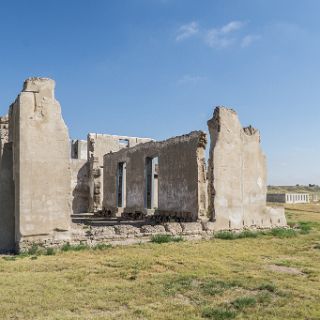 A stop at Fort Laramie going into Nebraska : Touring