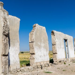 A stop at Fort Laramie going into Nebraska : Touring